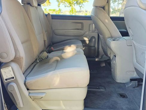 Used 2020 Kia Sedona LX image 29