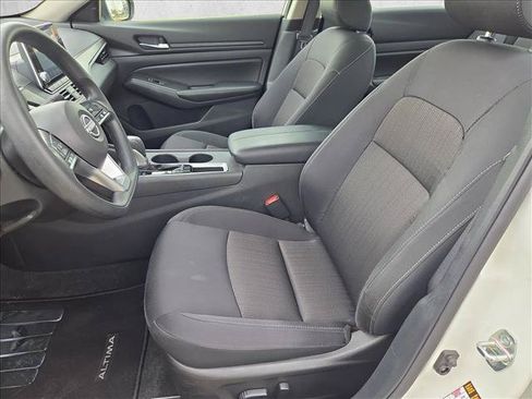 Used 2025 Nissan Altima 2.5 SV FWD image 15