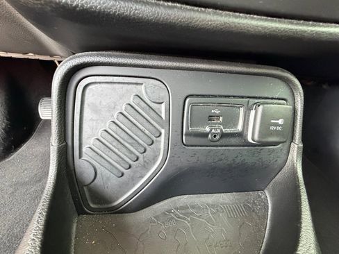 Used 2017 Jeep Renegade Altitude w/ Safety & Security Group image 21