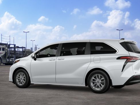 New 2026 Toyota Sienna LE FWD image 7