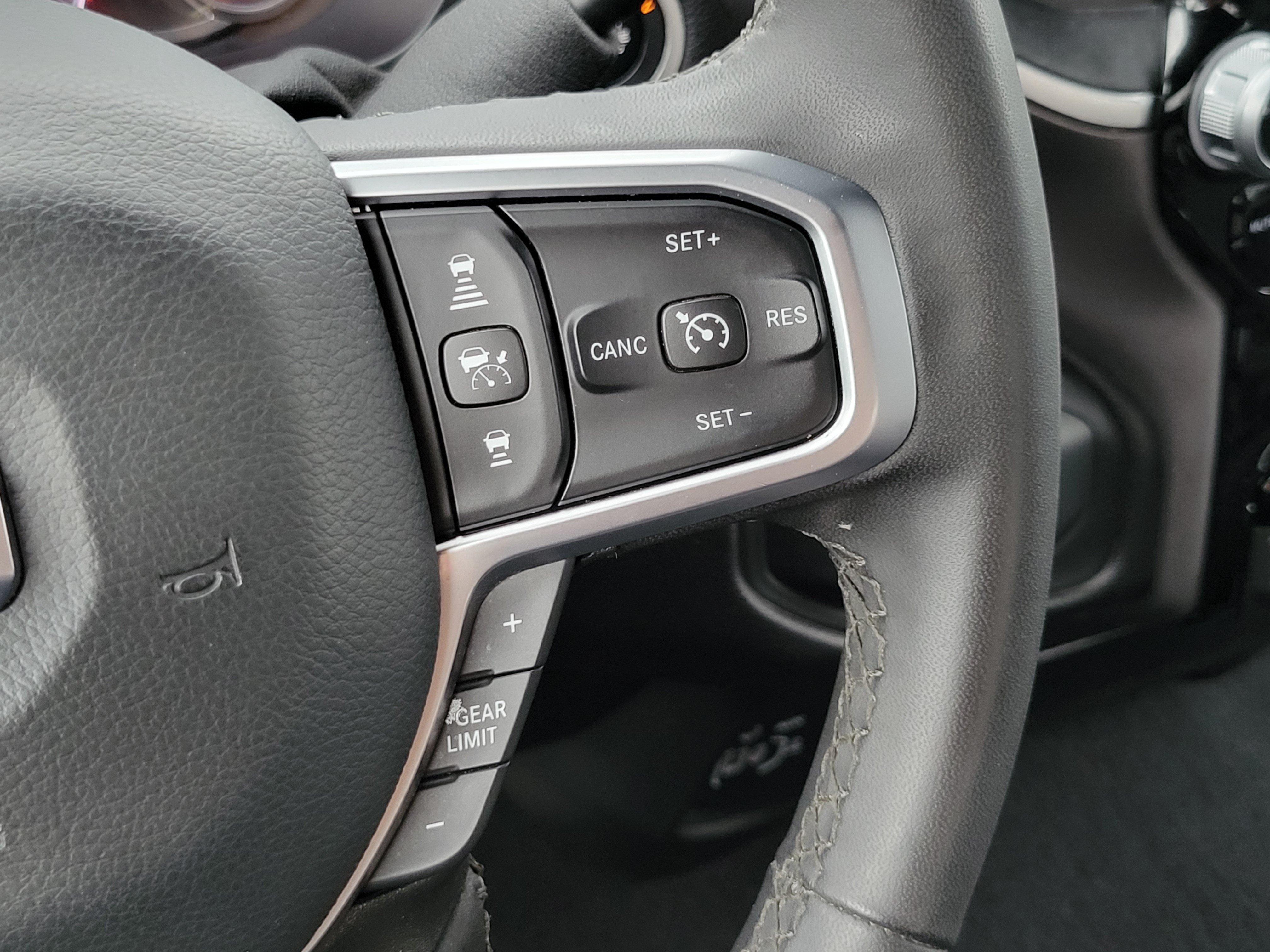 Used 2025 RAM 2500 Big Horn AWD/4WD image 12