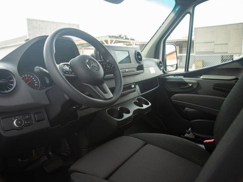 Used 2024 Mercedes-Benz Sprinter 3500 image 32