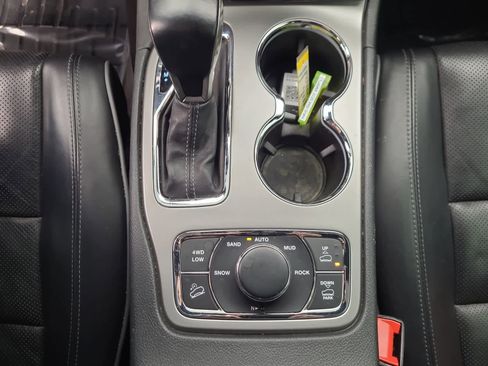 Used 2020 Jeep Grand Cherokee Overland image 25