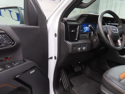 Used 2025 GMC Sierra 1500 AT4 w/ AT4 Premium Package AWD/4WD image 64