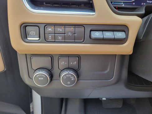 Used 2023 Chevrolet Tahoe Premier RWD image 15
