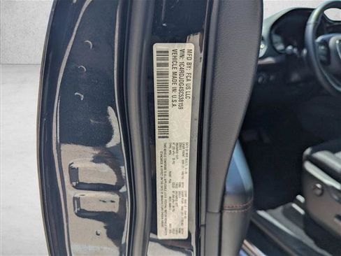 Used 2025 Dodge Durango GT AWD/4WD image 24