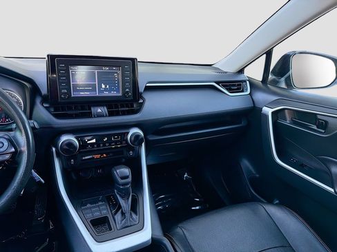 Used 2019 Toyota RAV4 LE w/ All Weather Liner Package AWD/4WD image 21