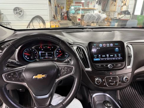 Used 2017 Chevrolet Malibu LT image 11