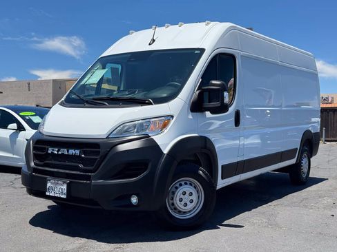 Used 2025 RAM ProMaster 2500 w/ Convenience Group FWD image 2