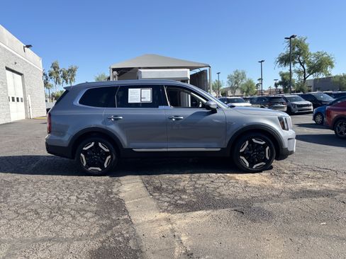 Certified 2025 Kia Telluride S AWD/4WD image 2