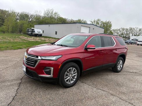Used 2023 Chevrolet Traverse LT AWD/4WD image 1