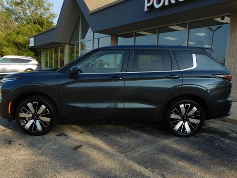 New 2025 Mitsubishi Outlander SE image 2