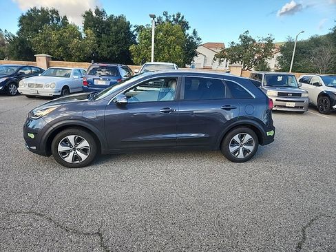 Used 2019 Kia Niro EX Premium w/ Sunroof Package image 2