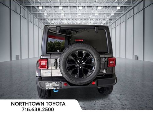 Used 2023 Jeep Wrangler Unlimited Sahara w/ Cold Weather Group AWD/4WD image 26