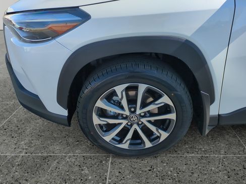 Used 2022 Toyota Corolla Cross XLE image 14