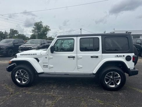 Used 2019 Jeep Wrangler Unlimited Sahara AWD/4WD image 6
