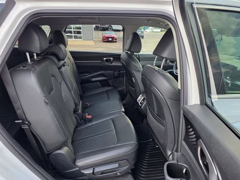 Used 2025 Kia Sorento S AWD/4WD image 12
