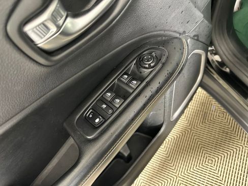 Used 2018 Jeep Compass Latitude w/ Cold Weather Group image 16