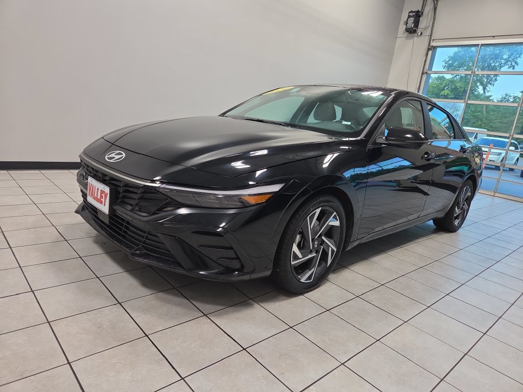 Used 2024 Hyundai Elantra Limited FWD image 8