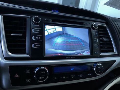 Used 2015 Toyota Highlander XLE image 26