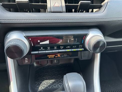 Used 2022 Toyota RAV4 LE image 24