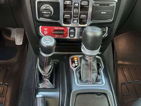 Used 2022 Jeep Wrangler Unlimited Rubicon w/ Steel Bumper Group AWD/4WD image 8