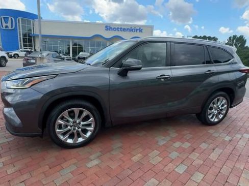 Used 2023 Toyota Highlander Limited FWD image 7
