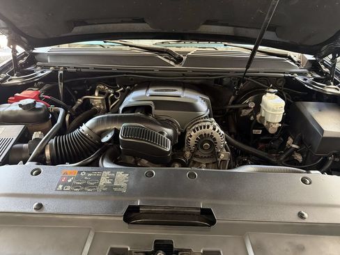 Used 2012 Chevrolet Suburban LTZ AWD/4WD image 30