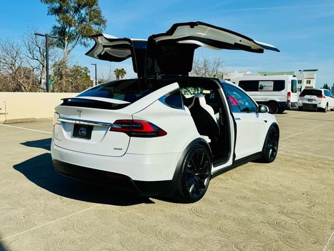 Used 2017 Tesla Model X 75D image 6