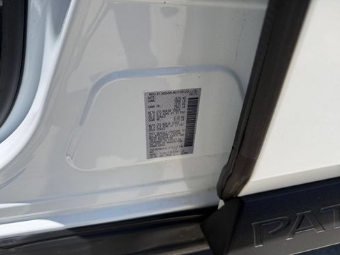 Used 2025 Nissan Pathfinder SV FWD image 32