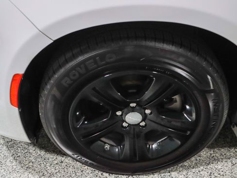 Used 2022 Dodge Charger SXT image 11