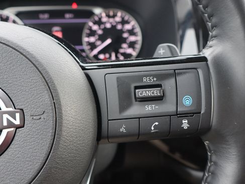 Used 2023 Nissan Pathfinder SL AWD/4WD image 18