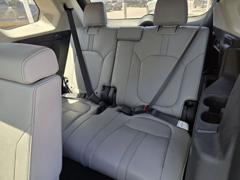 Used 2025 Honda Pilot Touring image 29