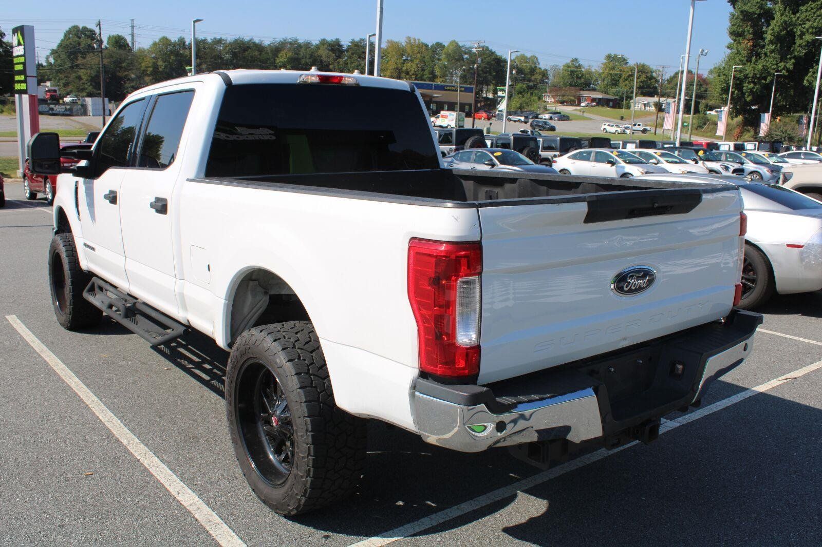 Used 2017 Ford F250 XLT w/ XLT Value Package AWD/4WD image 8
