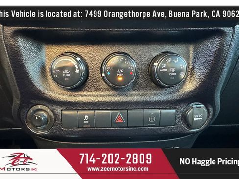 Used 2016 Jeep Wrangler Rubicon w/ Power Convenience Group AWD/4WD image 32