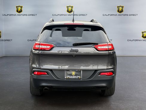 Used 2018 Jeep Cherokee Latitude w/ Altitude Package image 4