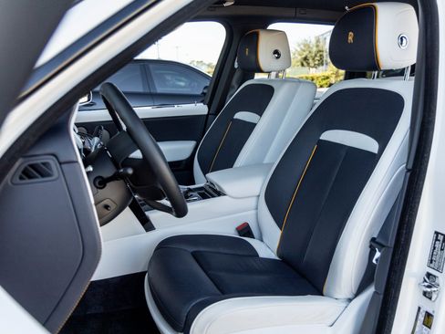 Used 2024 Rolls-Royce Cullinan Black Badge image 25