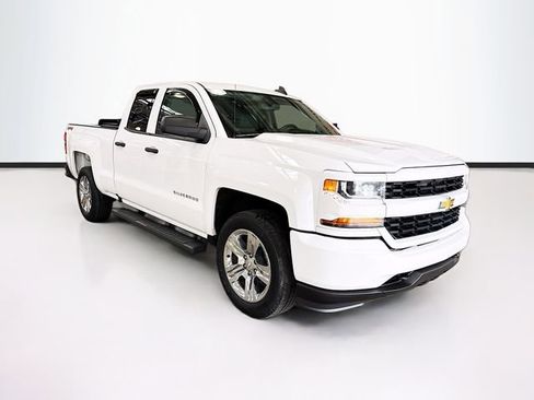 Used 2019 Chevrolet Silverado 1500 Custom w/ Custom Convenience Package image 3