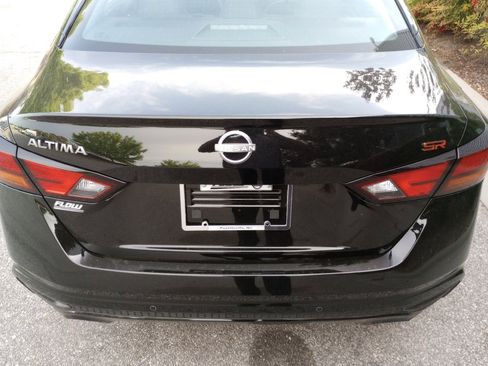 Used 2024 Nissan Altima 2.5 SR w/ SR Premium Package FWD image 14