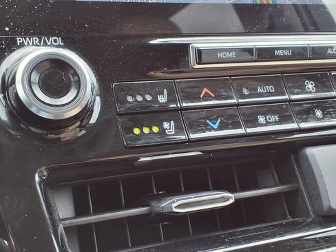 Used 2021 Toyota Highlander Platinum FWD image 13
