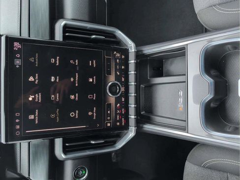 Used 2025 GMC Acadia Elevation image 14