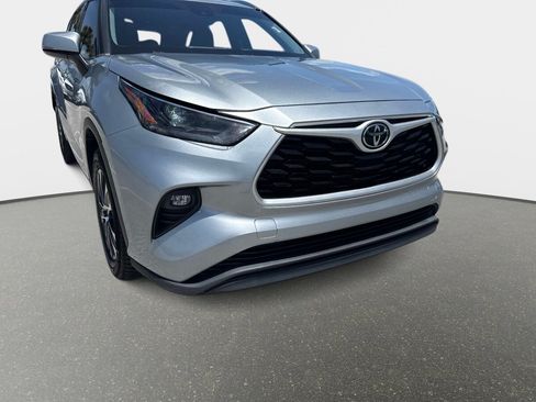Used 2021 Toyota Highlander XLE FWD image 7