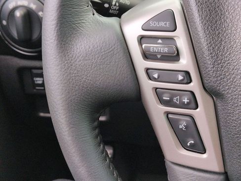 Used 2024 Nissan Titan SV w/ SV Convenience Package AWD/4WD image 18