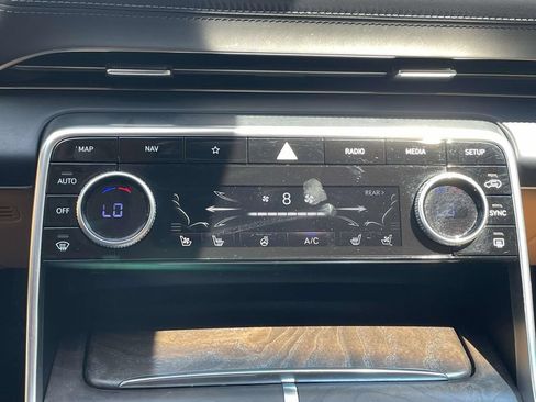 Used 2022 Genesis GV80 3.5T Prestige Signature w/ Winter Weather Package AWD/4WD image 27