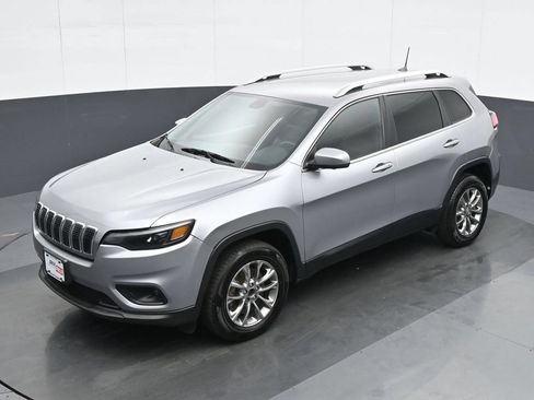 Used 2019 Jeep Cherokee Latitude Plus AWD/4WD image 17
