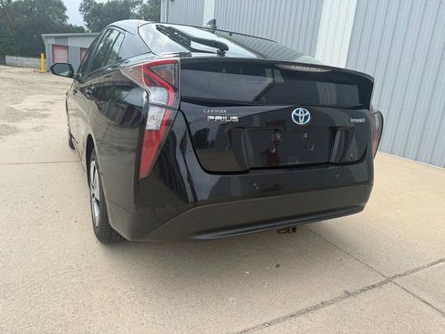 Used 2018 Toyota Prius Three FWD image 9