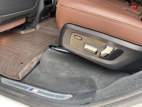 Used 2022 BMW X7 xDrive40i w/ M Sport Package AWD/4WD image 30
