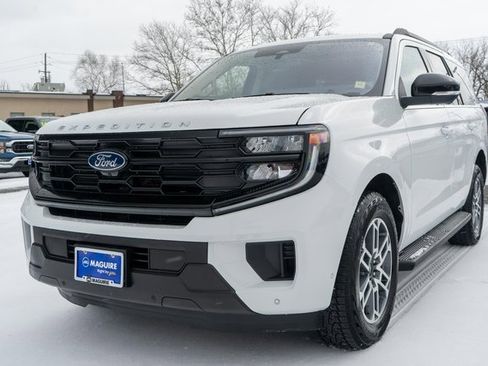 Used 2025 Ford Expedition Active image 2