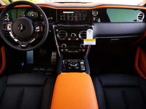 Used 2025 Rolls-Royce Cullinan AWD/4WD image 4