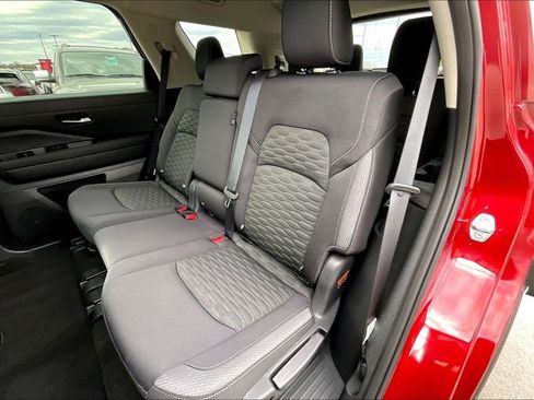 Used 2022 Nissan Pathfinder SV AWD/4WD image 34